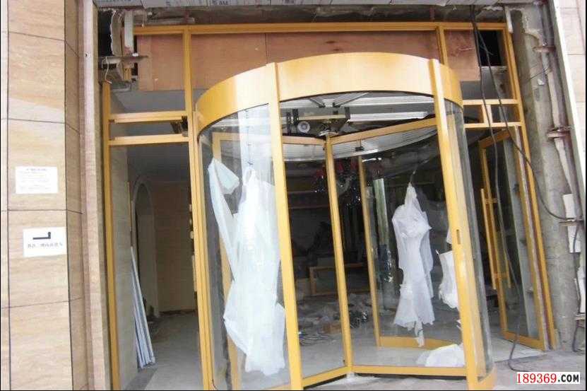 三翼旋轉(zhuǎn)門