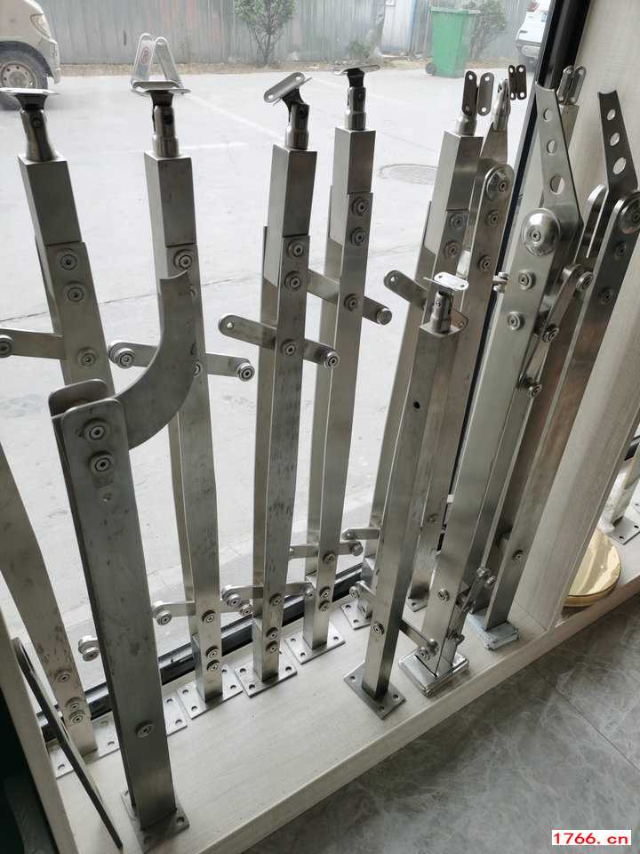 不銹鋼樓梯立柱廠家