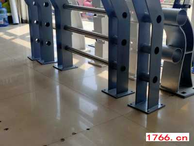 不銹鋼橋梁護欄，鄭州橋梁護欄安裝，鄭州同創(chuàng)護欄廠圖2