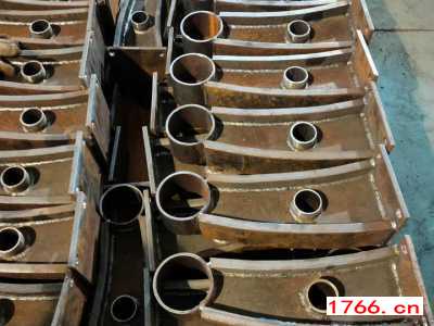 道路護(hù)欄，不銹鋼復(fù)合管護(hù)欄，鄭州橋梁護(hù)欄生產(chǎn)廠家圖2