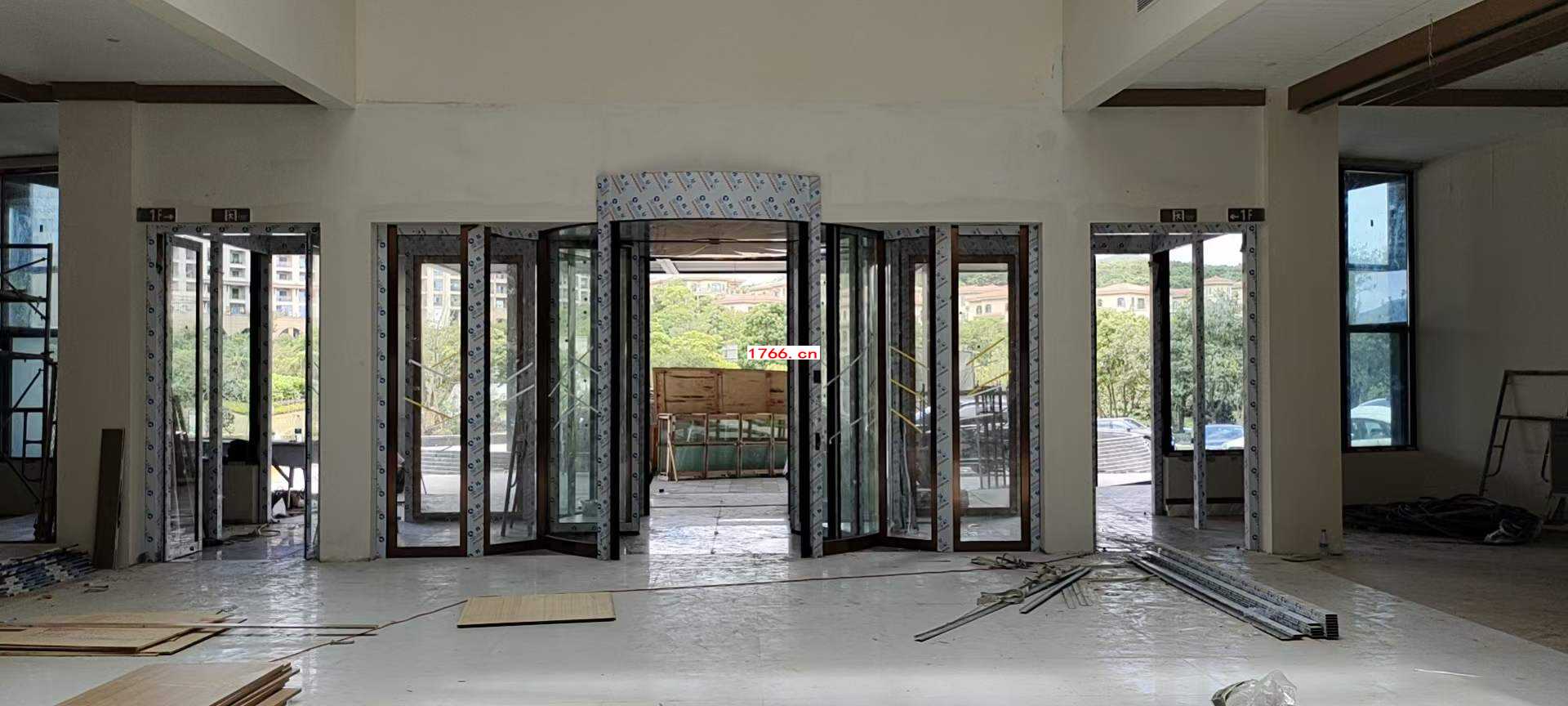 鄭州電動(dòng)三翼旋轉(zhuǎn)門