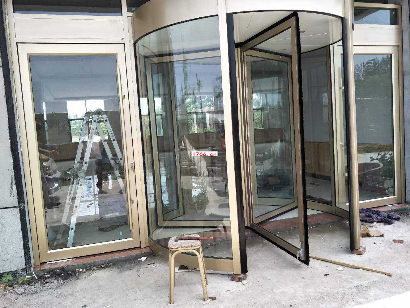 郑州三翼旋{? width=