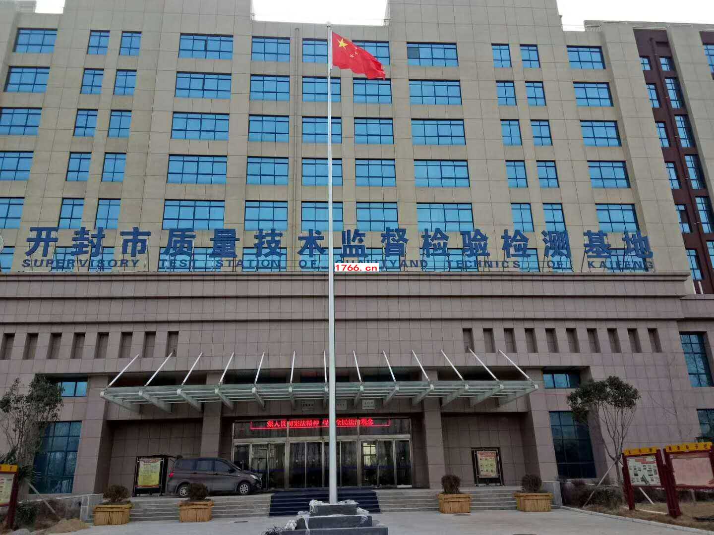 不銹鋼旗桿安裝效果圖