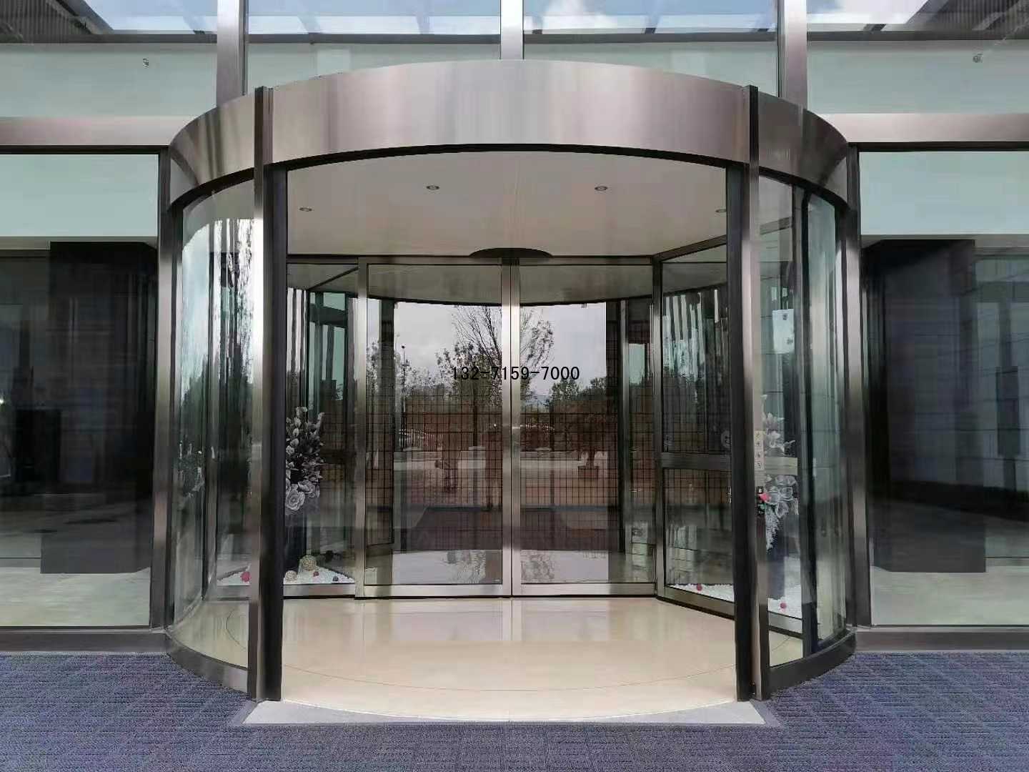 不銹鋼旋轉(zhuǎn)門效果圖