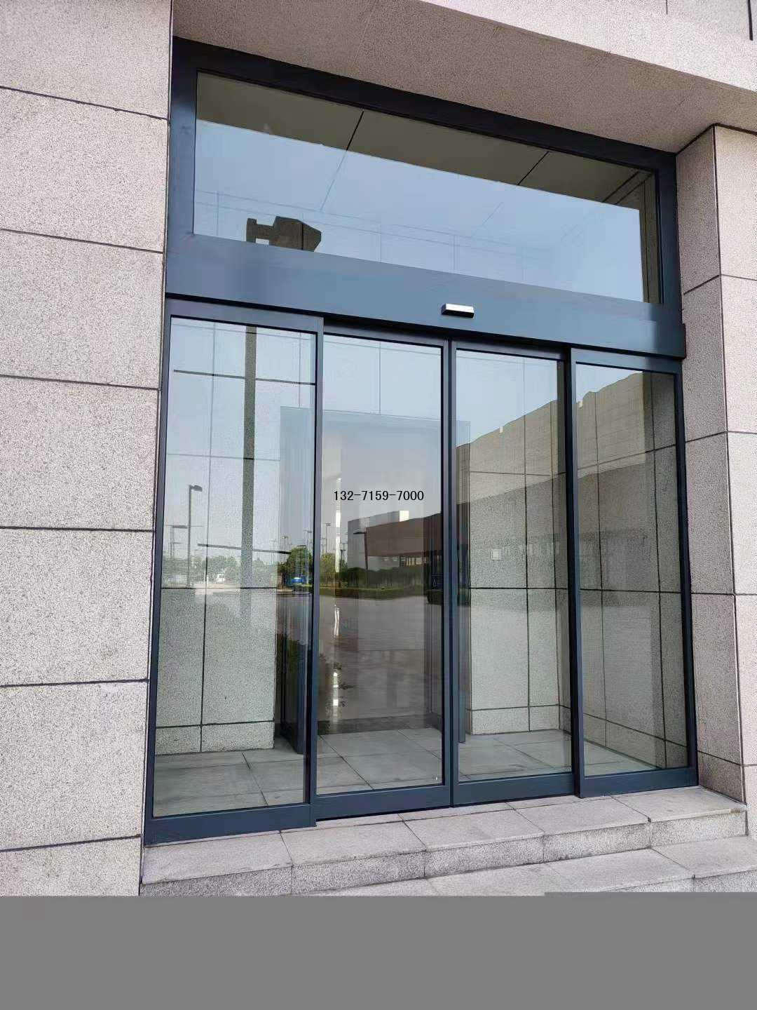 鄭州黑灰色自動感應(yīng)門