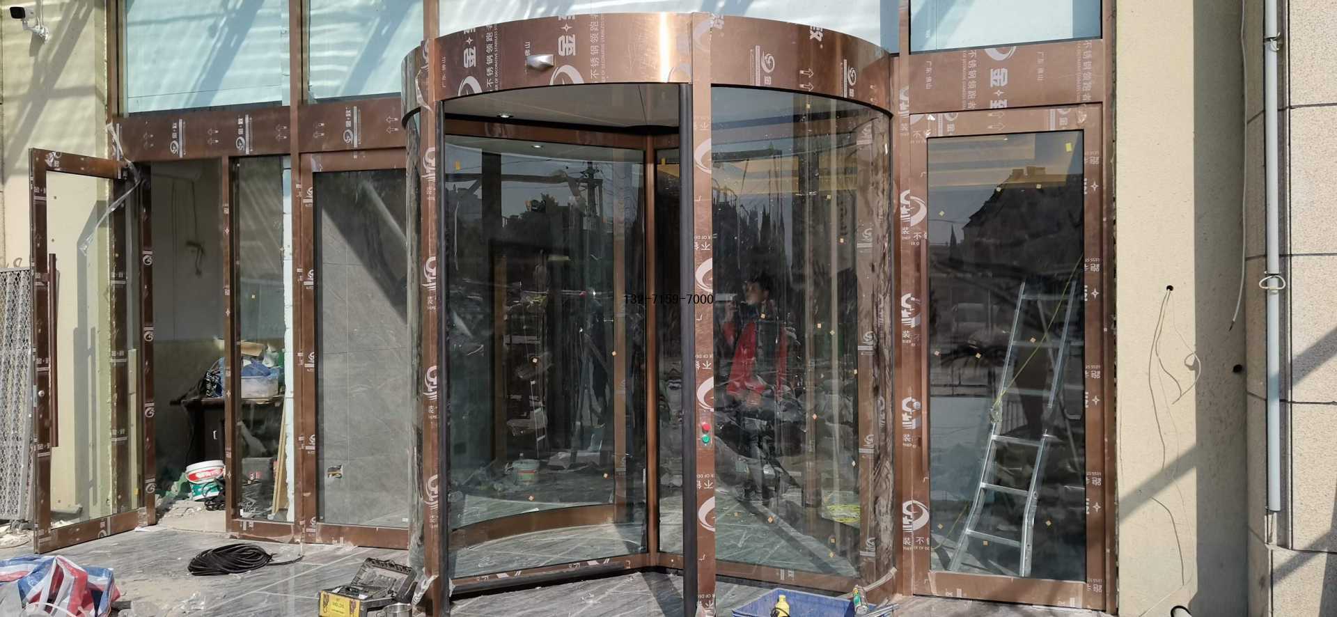 電動三翼旋轉門