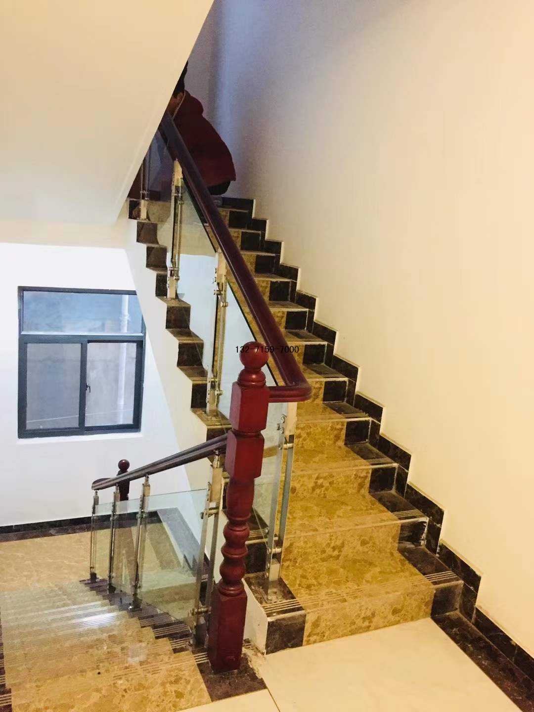 實(shí)木樓梯護(hù)欄