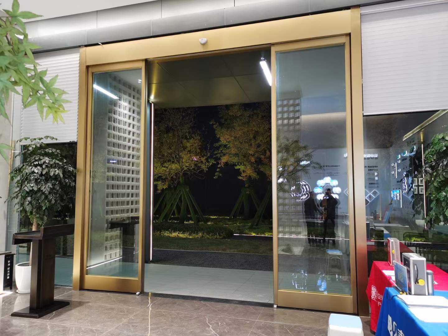 氟碳漆自動感應(yīng)門