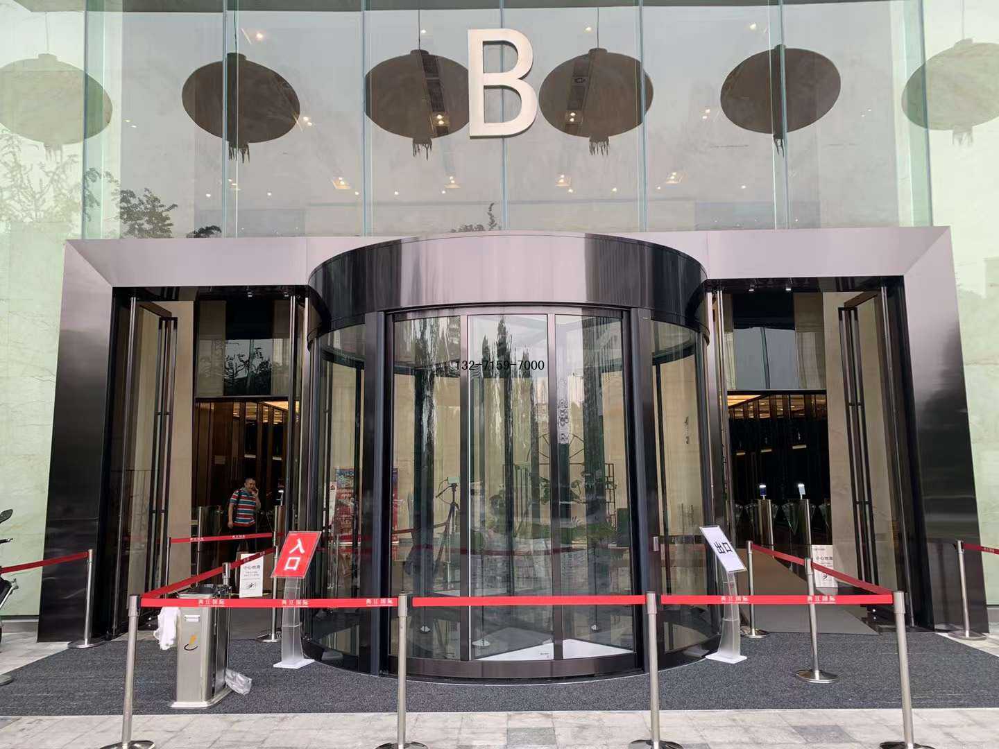 鄭州旋轉(zhuǎn)門安裝廠家