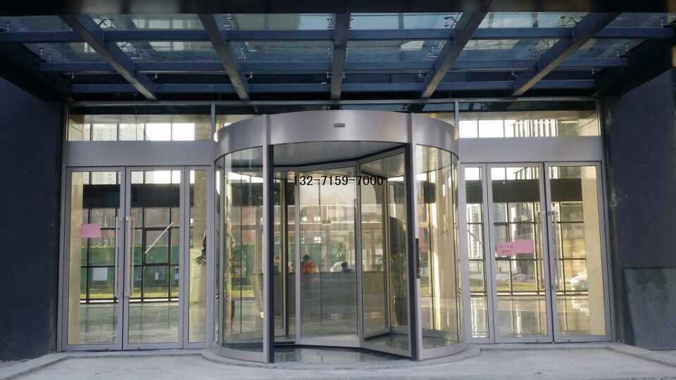 兩翼旋轉(zhuǎn)門