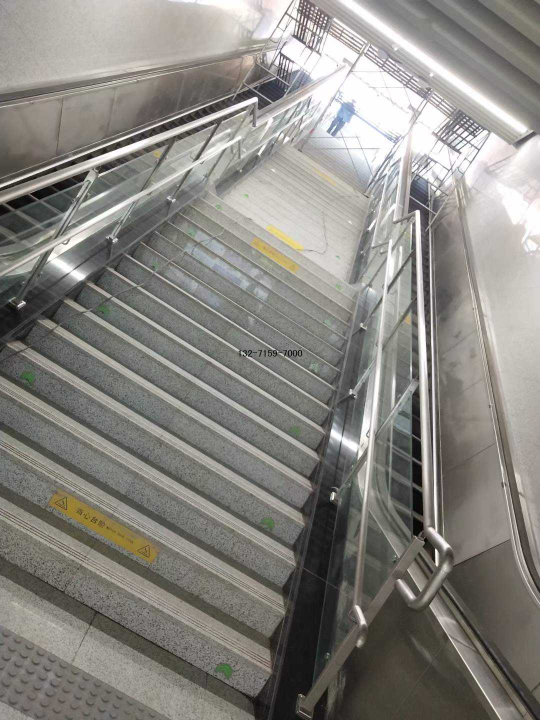 車站玻璃護(hù)欄