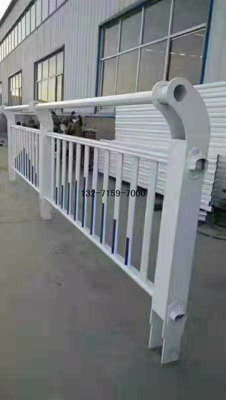 鄭州市政護(hù)欄現(xiàn)貨廠家