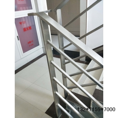 不銹鋼矩形方管樓梯護(hù)欄圖3