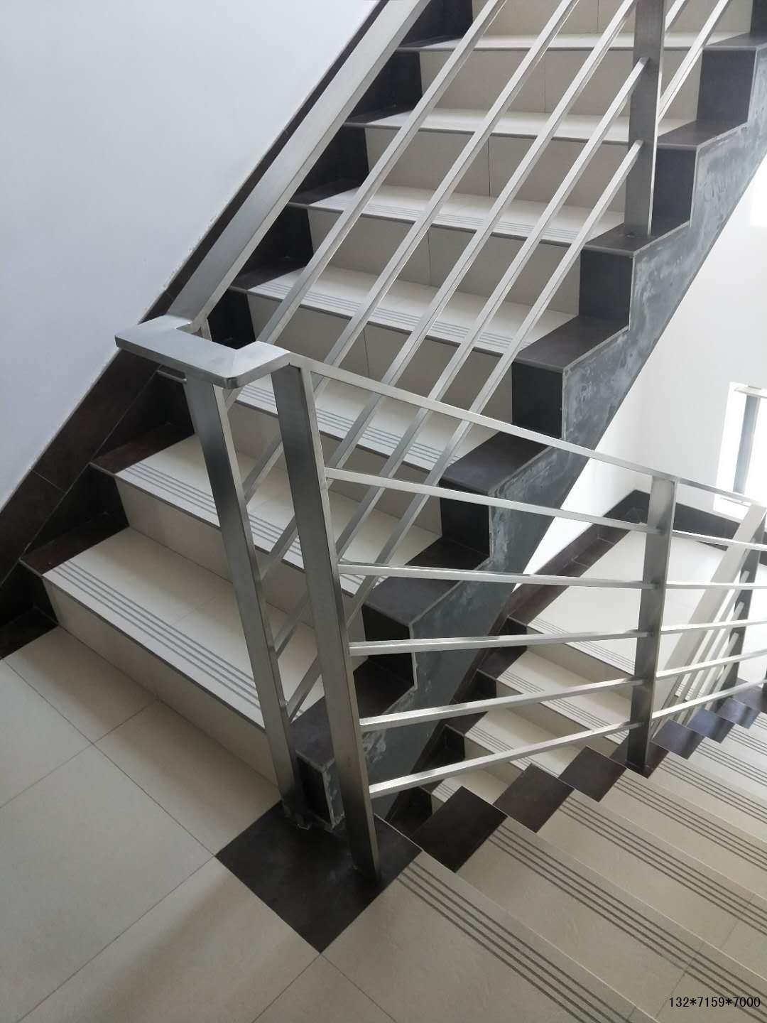 矩形管不銹鋼樓梯護(hù)欄