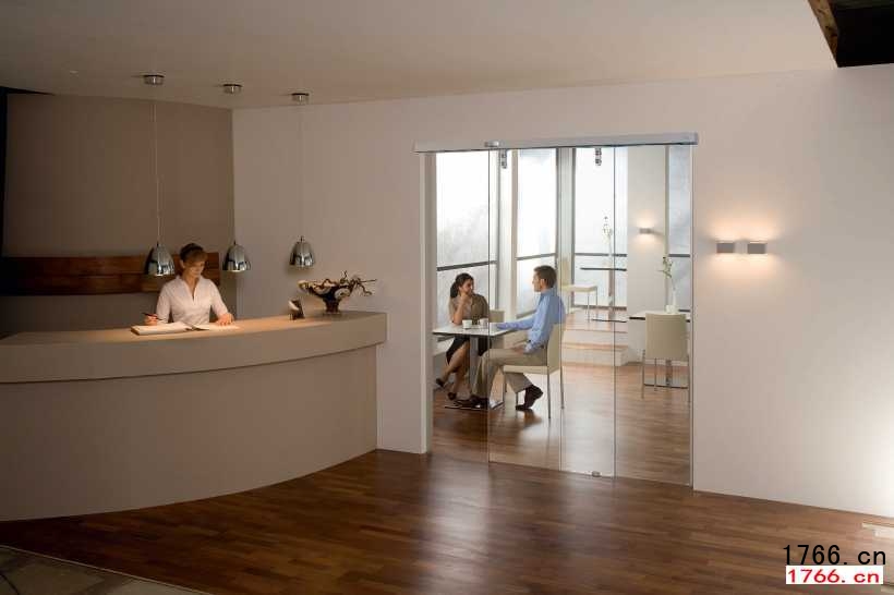 酒店?zhn)自动? width=