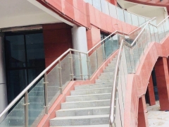 玻璃護欄國家標準_玻璃護欄設(shè)計規(guī)范