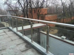玻璃護欄多少錢一米安裝_安裝護欄多少錢一米可以做