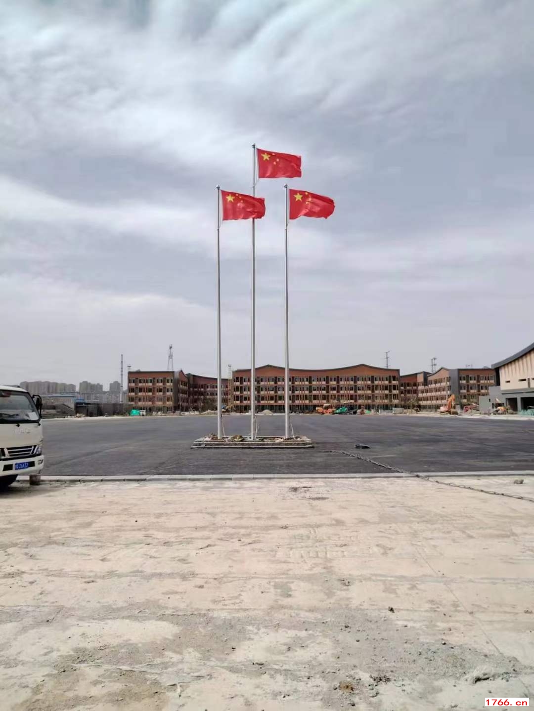 三根旗桿 三根旗桿