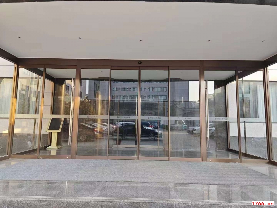 玫瑰金自動(dòng)門(mén)