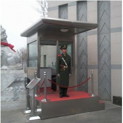 武警站臺(tái)崗?fù)D2