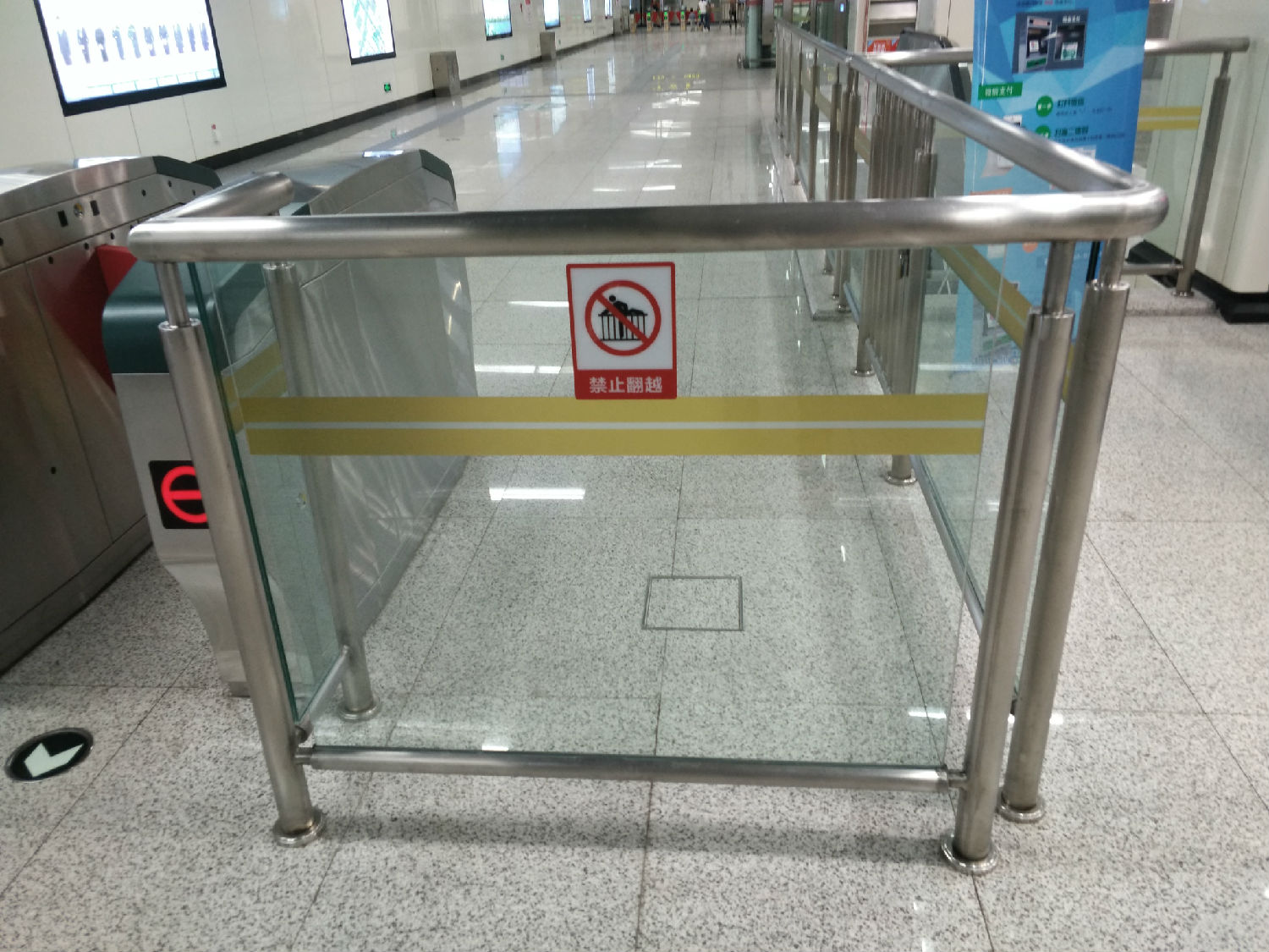 地鐵站不銹鋼護(hù)欄