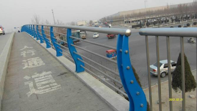 不銹鋼復(fù)合管護(hù)欄