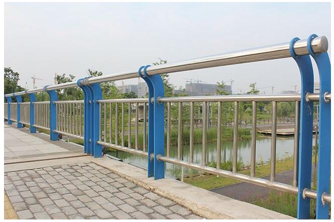 不銹鋼復(fù)合管護(hù)欄