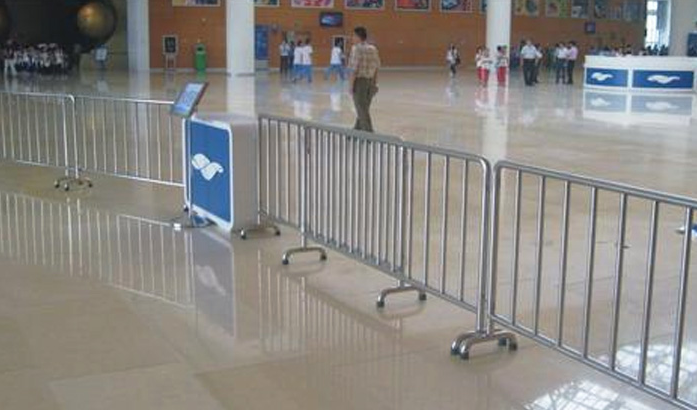 鄭州現(xiàn)貨不銹鋼鐵馬護(hù)欄