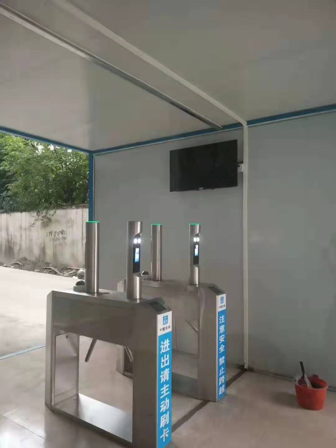 鄭州安裝人臉識別工地通道閘機
